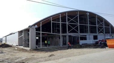 Patinoarul de 500 de locuri construit de Ion Ţiriac la Otopeni va fi inaugurat la jumătatea lunii octombrie - FOTO