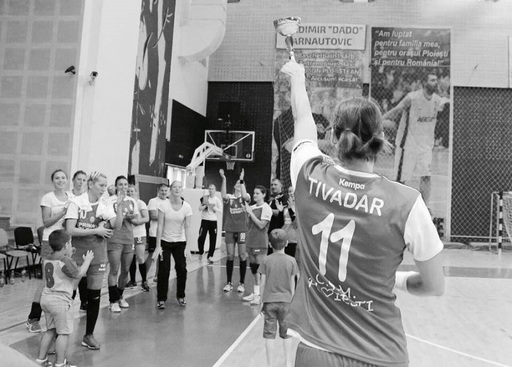 Căpitanul echipei de handbal CSM Ploieşti, Mihaela Tivadar, a părăsit clubul fiind declarată de FRH liberă de contract