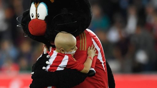 Everton a donat 200.000 de lire sterline pentru tratamentul unui fan de cinci ani al lui Sunderland bolnav de cancer