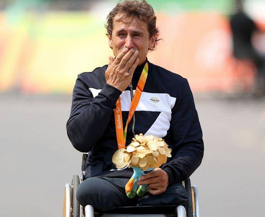 Alessandro Zanardi, campion paralimpic la ciclism la 15 ani de când i-au fost amputate picioarele