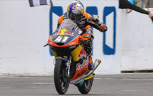 Brad Binder a câştigat titlul mondial la Moto3 cu patru curse înainte de finalul sezonului, o premieră de la introducerea actualului sistem de punctare