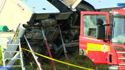 Un fan al echipei Glasgow Rangers a murit şi alţi 18 au fost răniţi după ce autobuzul cu care se deplasau s-a răsturnat
