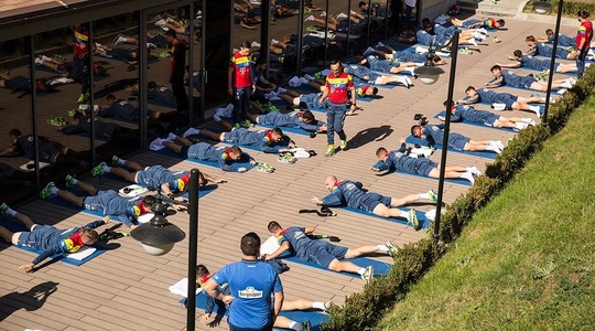 Jucătorii naţionalei au făcut stretching la hotel (Foto: frf.ro)