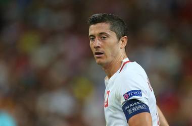 Lewandowski a reuşit un hattrick în meciul Polonia - Danemarca, scor 3-2. România şi Muntenegru pe primul loc în grupa E