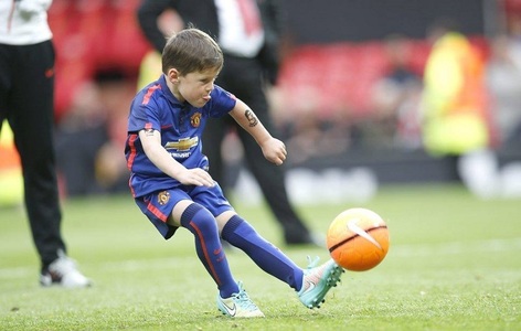 Fiul în vârstă de 6 ani al lui Wayne Rooney, Kai, este legitimat la Manchester United