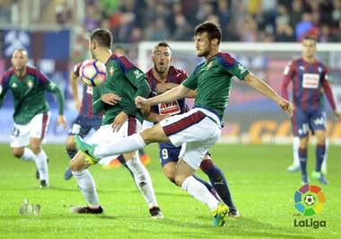 Osasuna Pamplona a învins Eibar, scor 3-2, şi a obţinut prima victorie în actualul sezon din Spania