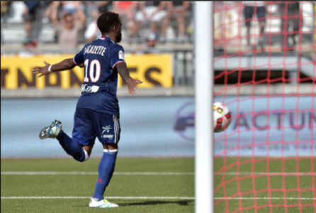 Olympique Lyon a învins SC Bastia, scor 2-1; oaspeţii au terminat meciul cu doi jucători eliminaţi