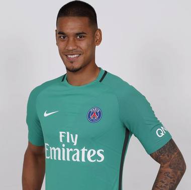 Portarul Alphonse Areola s-a accidentat la gleznă şi a fost înlocuit cu Benoît Costil în naţionala Franţei