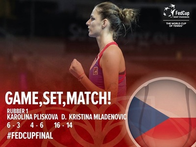Karolina Pliskova a învins-o pe Kristina Mladenovic în trei ore şi 48 de minute, în primul meci al finalei Fed Cup