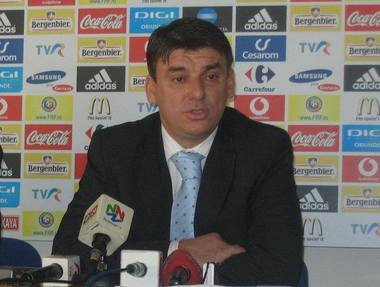 REACŢII după decesul lui Daniel Prodan - Foştii internaţionali Gheorghe Hagi, Gheorghe Popescu, Cosmin Contra, şocaţi de moartea lui Prodan. Mircea Sandu: A fost aproape ca un fiu pentru mine