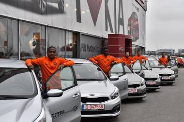 Jucătorii şi oficialii FC Steaua au primit maşinile oferite de Kia Motors Romania