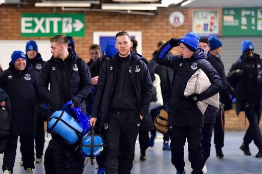 Jucătorii echipei Everton under 23 au petrecut în scop caritabil o noapte în aer liber, la stadionul Goodison Park - FOTO