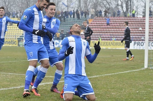 CSU Craiova a învins Poli Timişoara, scor 2-0, în Liga I. Înainte de startul jocului s-a ţinut un moment de reculegere şi s-a intonat imnul Braziliei