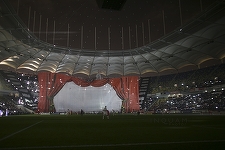 Coregrafie impresionantă a fanilor dinamovişti înainte de derbiul cu Steaua; meciul a început cu 10 minute întârziere. GALERIE FOTO, VIDEO