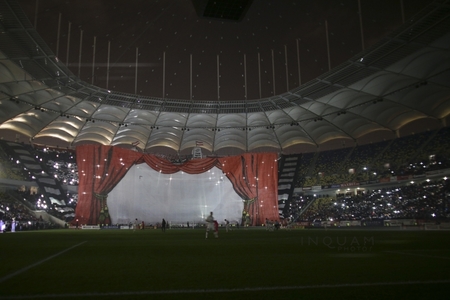 Coregrafie impresionantă a fanilor dinamovişti înainte de derbiul cu Steaua; meciul a început cu 10 minute întârziere. GALERIE FOTO, VIDEO