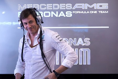 Conducerea Mercedes, luată prin surprindere de decizia de retragere a lui Rosberg