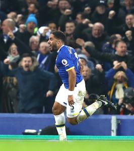 Arsenal Londra a fost învinsă de Everton, scor 2-1, în campionatul Angliei