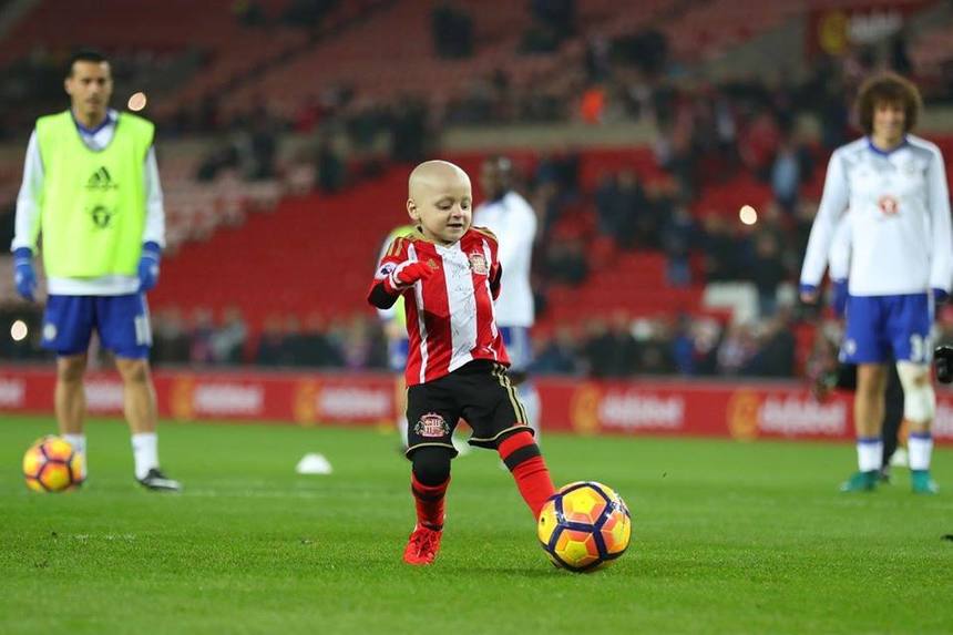 Bradley, un băieţel de 5 ani bolnav de cancer, şi-a îndeplinit visul de a-şi cunoaşte idolii la Sunderland-Chelsea - VIDEO