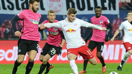 Leipzig, învinsă săptămâna trecută pentru prima dată în acest sezon, a obţinut o nouă victorie, 2-0 cu Hertha Berlin