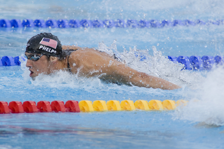 Michael Phelps şi-a prezentat pentru prima oară, în Sports Illustrated, toate cele 28 de medalii olimpice