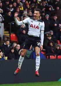 Chelsea Londra a fost învinsă de Tottenham Hotspur, scor 2-0, şi a suferit primul eşec după 13 victorii consecutive