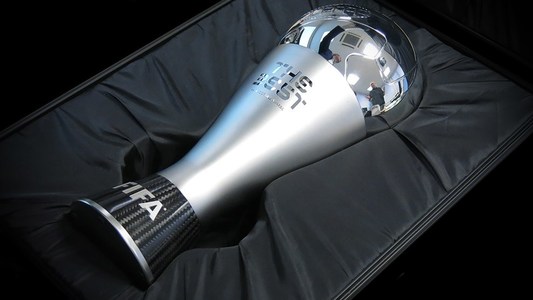 Trofeul FIFA The Best: Un omagiu adus tradiţiei, cu un design dinamic, contemporan - VIDEO