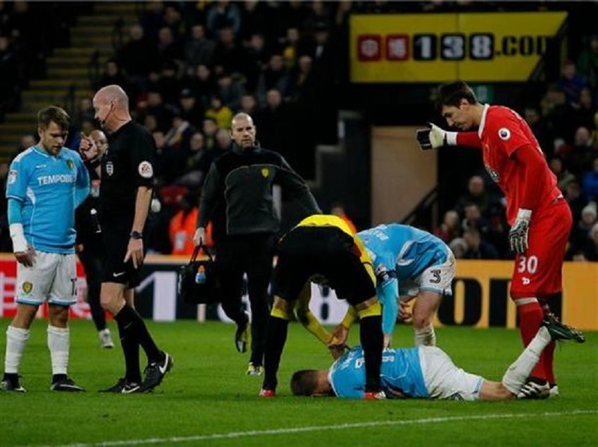 Luke Varney (Burton Albion) are o coastă fracturată şi un plămân perforat în urma unei ciocniri cu Pantilimon, la un meci din Cupa Angliei