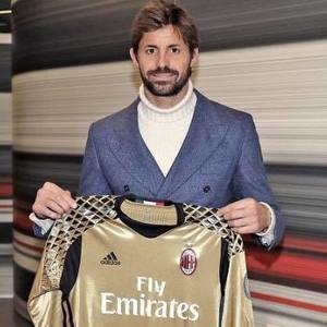 AC Milan l-a achiziţionat pe portarul Marco Storari