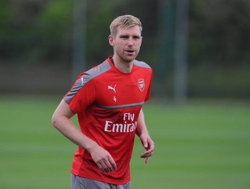 Arsenal Londra a activat opţiunea de prelungire a contractului căpitanului Per Mertesacker