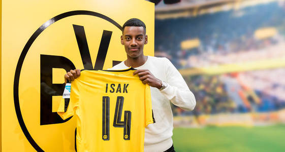 Borussia Dortmund l-a achiziţionat pe atacantul suedez Alexander Isak (17 ani)