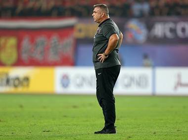 Înfrângere pentru Cosmin Olăroiu în campionatul Emiratelor Arabe Unite: Al Ahli - Al Ain, scor 1-2