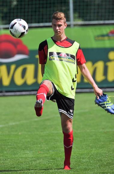 Hertha Berlin a fost învinsă de SC Freiburg, scor 2-1, şi a ratat şansa de a urca pe podium în Bundesliga
