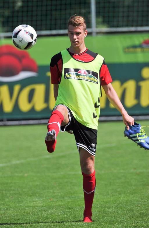 Hertha Berlin a fost învinsă de SC Freiburg, scor 2-1, şi a ratat şansa de a urca pe podium în Bundesliga
