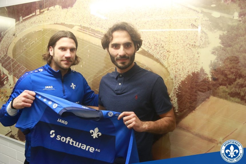 Hamit Altintop va juca la Darmstadt şi va fi adversar în Bundesliga cu fratele geamăn Halil de la Augsburg