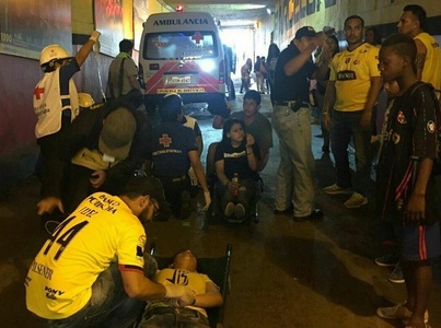 Incidente soldate cu 40 de răniţi, la un meci din prima ligă ecuadoriană - VIDEO
