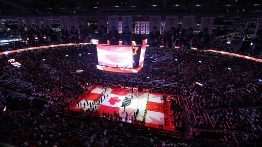 Toronto Raptors a postat pe Twitter versurile imnului Canadei, după ce artista care a interpretat "O Canada" la meciul cu Brooklyn Nets a improvizat