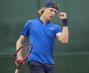 Denis Shapovalov a fost amendat cu 7.000 de dolari după ce a lovit cu mingea în figură arbitrul de scaun