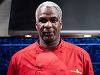 Proprietarul New York Knicks a decis ca Oakley să nu mai aibă acces în Madison Square Garden,ca urmare a incidentului de miercuri