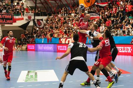 Dinamo Bucureşti a fost învinsă de Beşiktaş, scor 29-27, în ultimul meci din grupa D a Ligii Campionilor la handbal