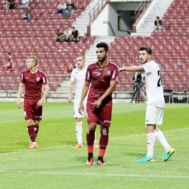 CFR Cluj a învins Gaz Metan Mediaş, scor 2-1, şi a urcat pe locul 5 în Liga I