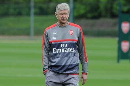 Arsenal va anunţa în vară dacă Arsene Wenger rămâne la conducerea echipei