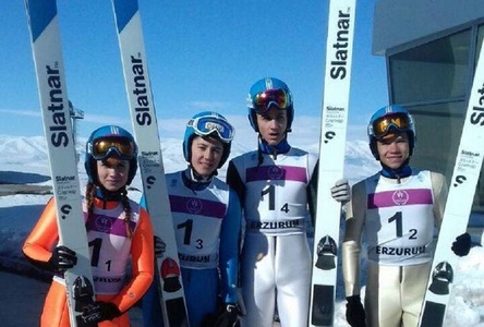 FOTE: România s-a clasat pe locul patru la sărituri cu schiurile, în întrecerea pe echipe mixte