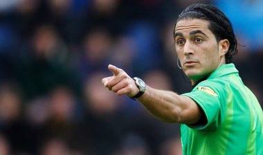 Olandezul Serdar Gozubuyuk va arbitra partida RC Genk - Astra Giurgiu