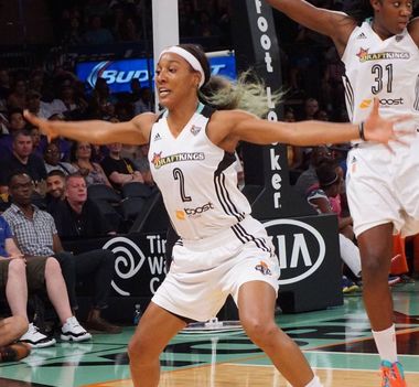 O fostă baschetbalistă spune că a avut de suferit în WNBA pentru că este heterosexuală: "98 la sută dintre jucătoare sunt lesbiene"