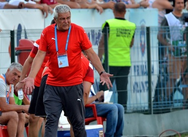 Florin Marin: Nu se poate juca fotbal în condiţii de genul ăsta; trebuia să se aleagă alte soluţii