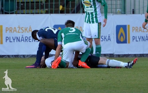 Atacantul Francis Kone a salvat viaţa portarului echipei adverse la un meci din campionatul Cehiei - VIDEO