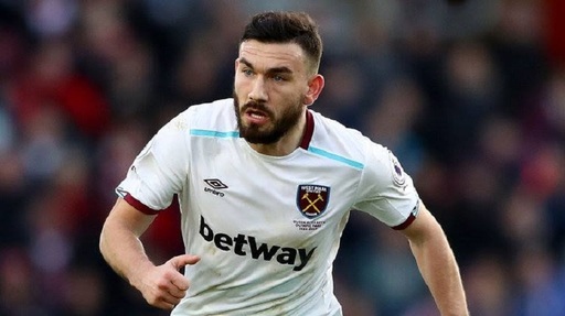 Mandat de aducere pentru fotbalistul Robert Snodgrass, într-un caz legat de prezenţa unui bebeluş în maşina sa fără scaun special