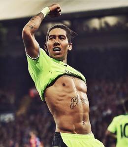 FC Liverpool a învins Arsenal Londra, scor 3-1, şi a urcat pe podium în Premier League