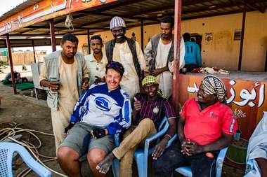 REPORTAJ: Un visător pe bicicletă - povestea tânărului care străbate Africa pe două roţi