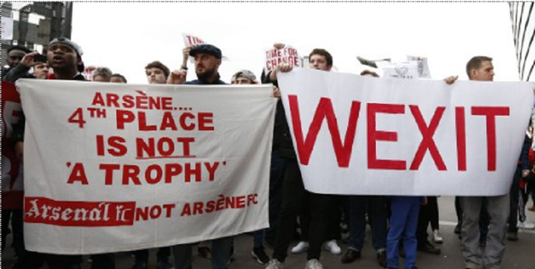 Fanii echipei Arsenal Londra au manifestat din nou împotriva lui Arsene Wenger - VIDEO